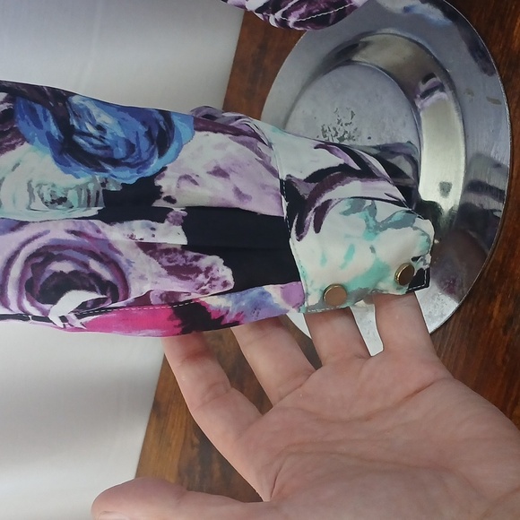 LIKE NEW! BEBE Multicolor Floral Zip Pocket Blouse Snap Close Xl - Picture 8 of 14